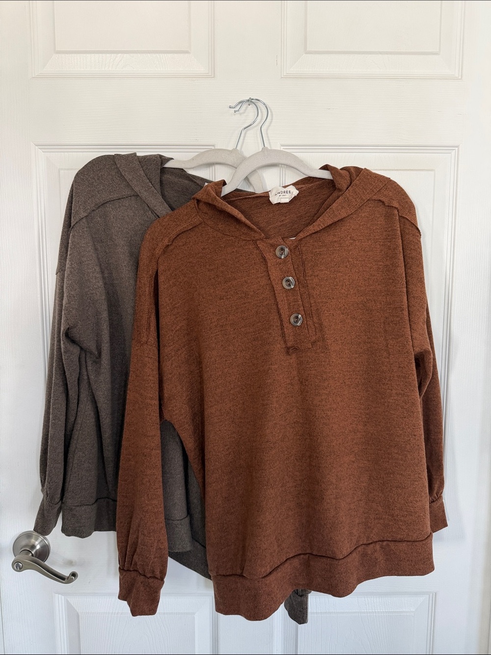 ANDREE BY UNIT Hooded Henley Sweatshirt - Rust & Taupe